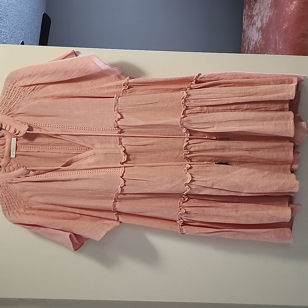 Elegant Pink Women's Dress. Comes with a slip underneath.